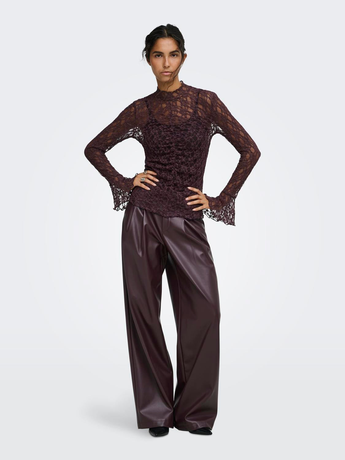 model_shot-front_full